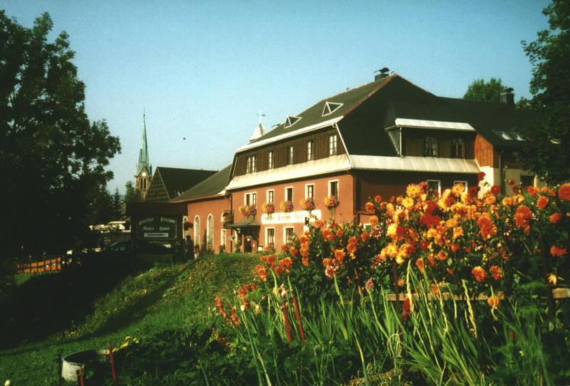 Gasthof-Pension Rotes Haus クロルト・オーバーヴィーゼンタール エクステリア 写真